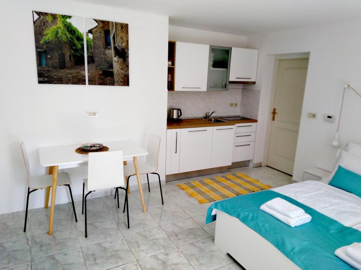 Olive Tree Apartments 우마그 외부 사진