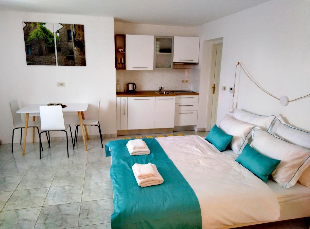 Olive Tree Apartments 우마그 외부 사진